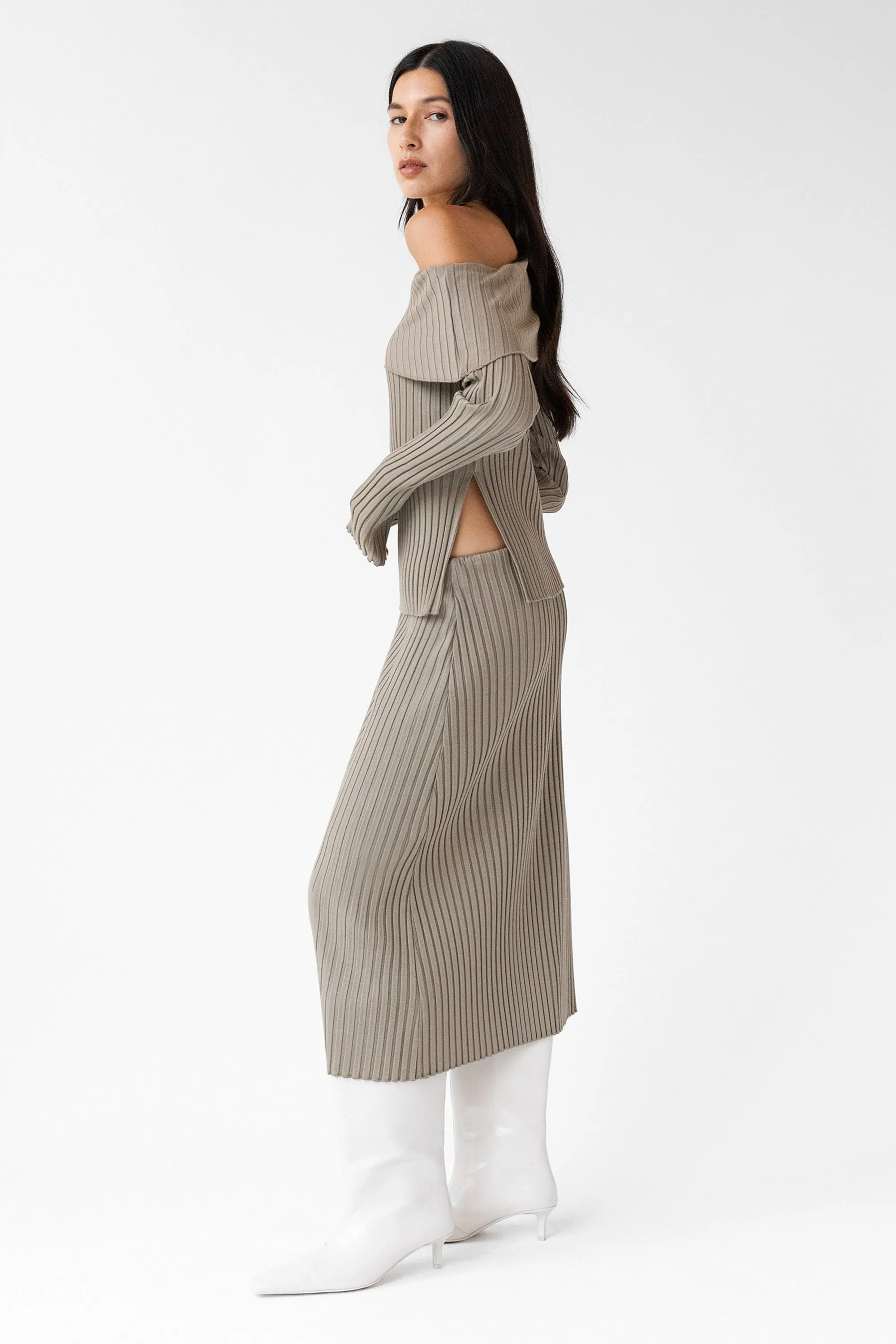 RIBBED KNIT MIDI SKIRT