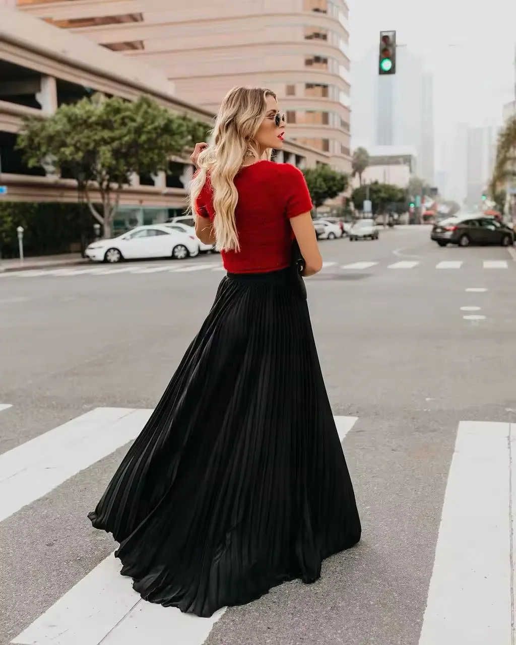 Solid color high waist pleated maxi skirt in black