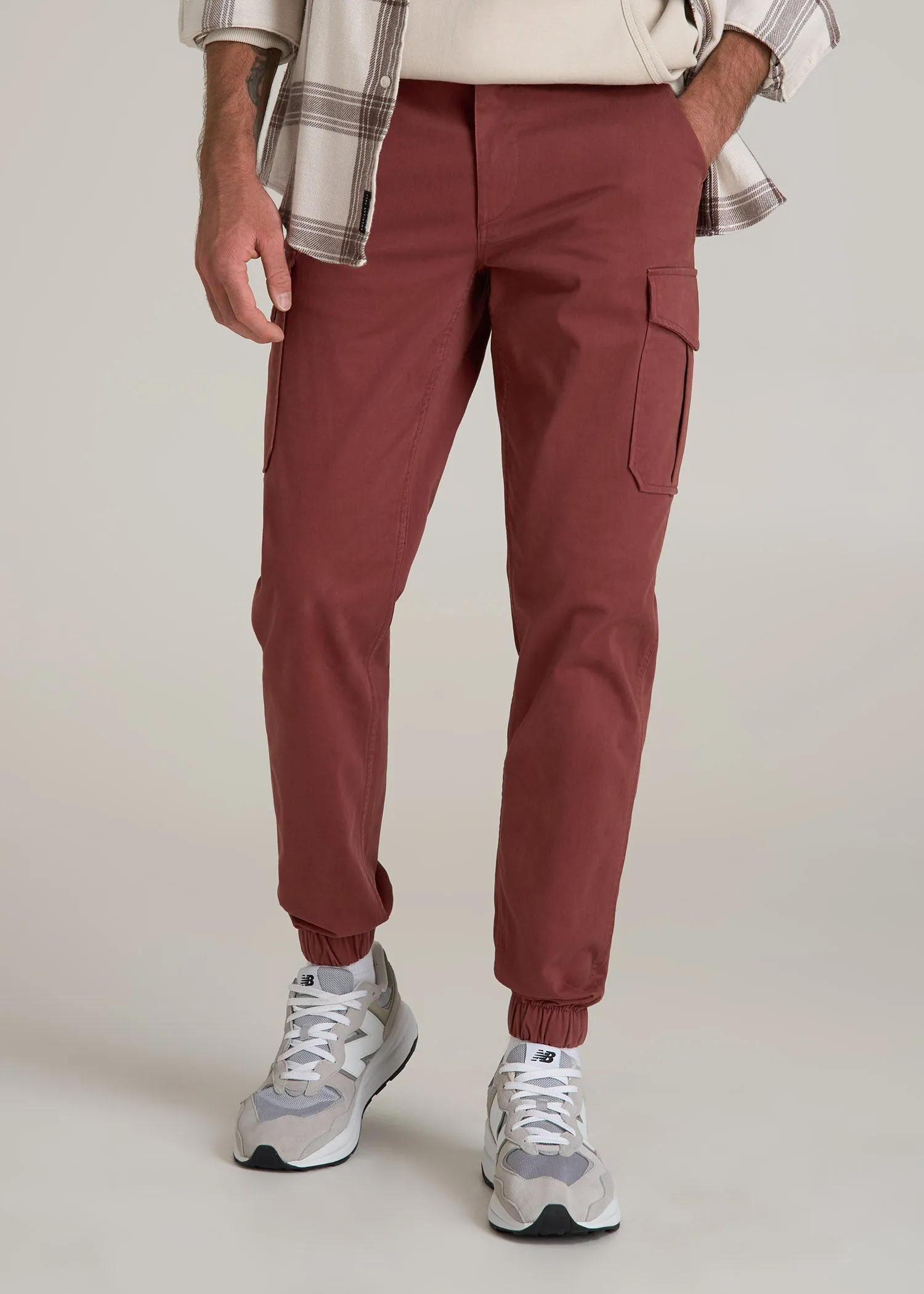 TAPERED-FIT Stretch Cotton Cargo Jogger Pants for Tall Men in Intense Rust